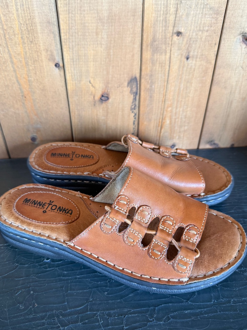 Minnetonka Leather Slip-on Stretchy Sandal Tan 6